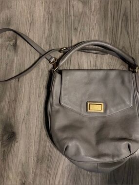 Marc Jacobs Gray Pebbled Leather Shoulder Bag with Gold Plaque